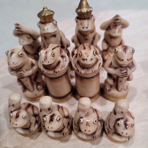 Ernst Bohne Rudolstadt Vintage Porcelain Chess Pieces Mice VS Frog Germany - Picture 6 of 14